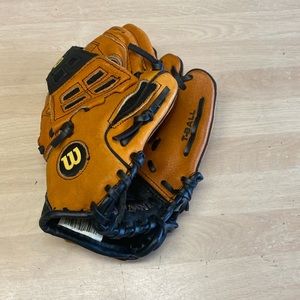COPY - Wilson Right Hand EZ Catch 9.5” AD425 Z95 T-Ball Glove